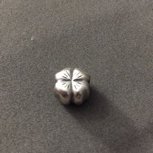 Pandora 4 leaf clover bead